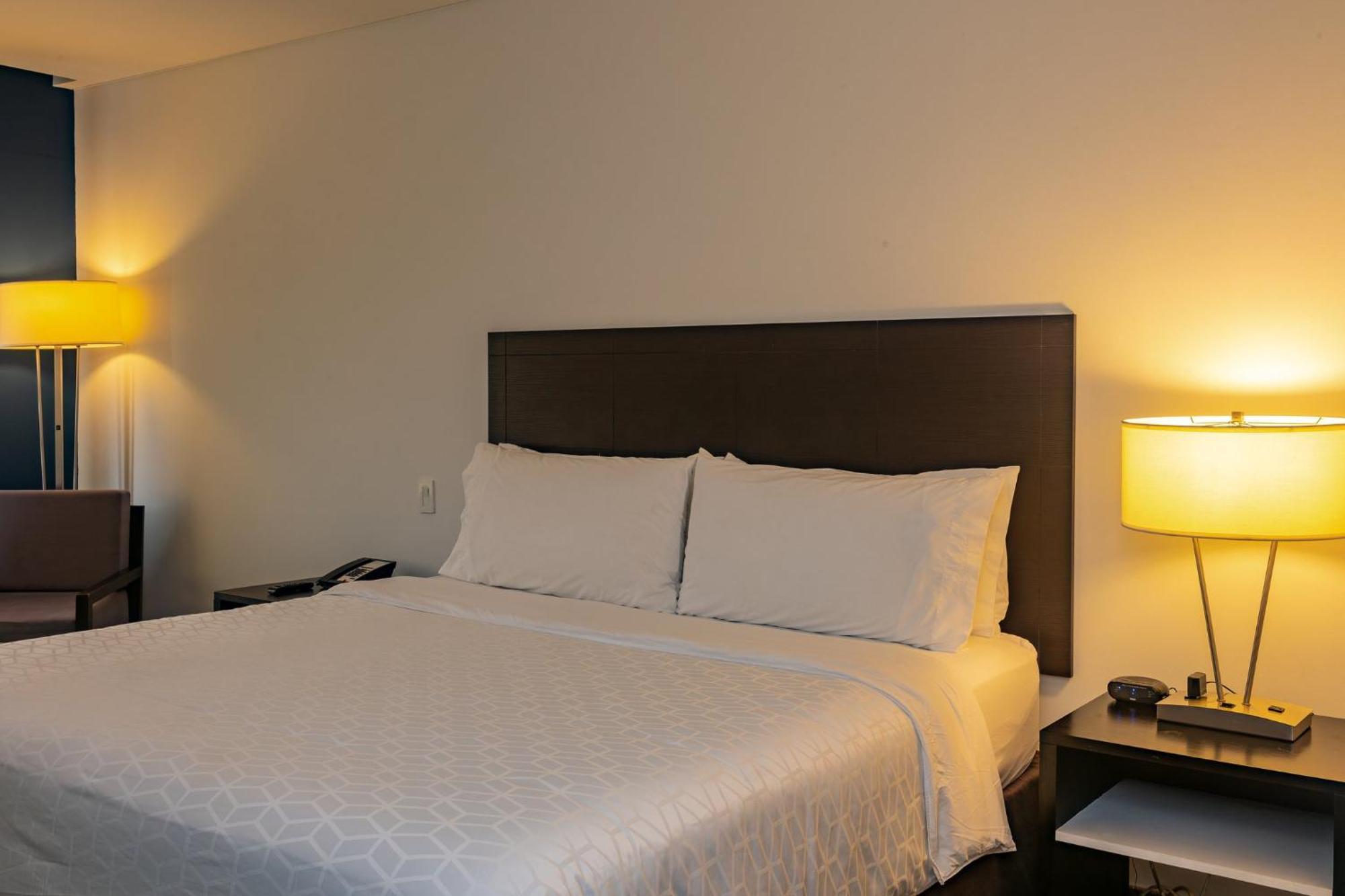 Holiday Inn Express Managua By Ihg Exterior photo